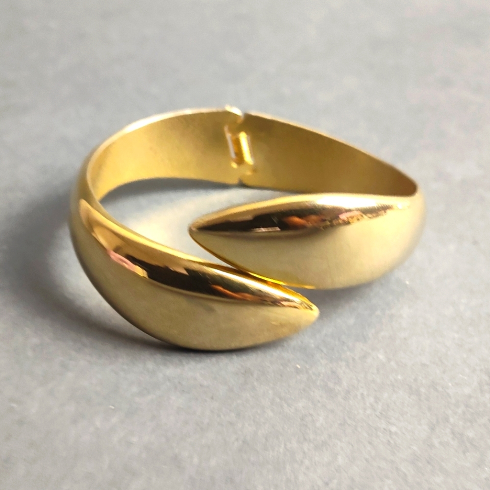 Elegant Vintage Gold Women's Jewelry Bracelet